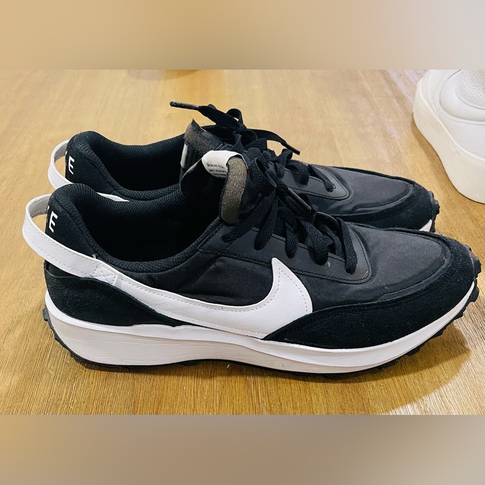 Nike Men’s size 9.5 / women’s size 11